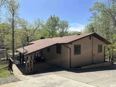 70 Sandy Pt, Goreville, IL 62939