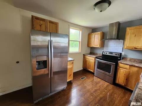540 E North Ave, Flora, IL 62839 photo 2