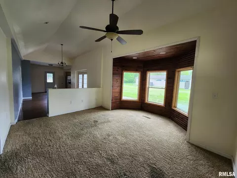 540 E North Ave, Flora, IL 62839 photo 6