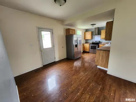 540 E North Ave, Flora, IL 62839 photo 4