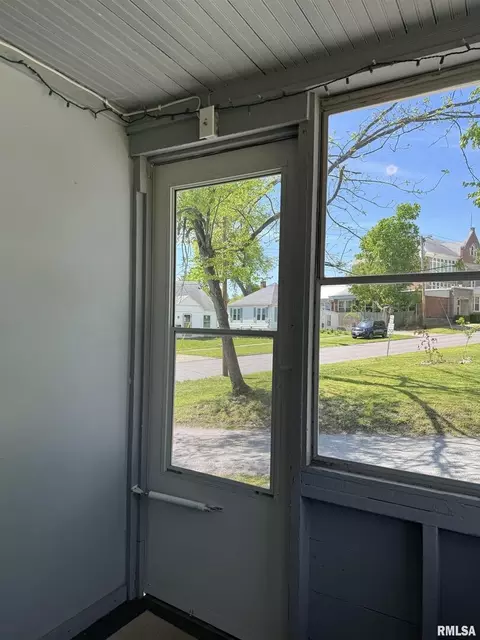 203 Freeman St, Anna, IL 62906 photo 16