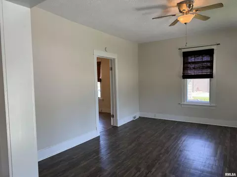 203 Freeman St, Anna, IL 62906 photo 9