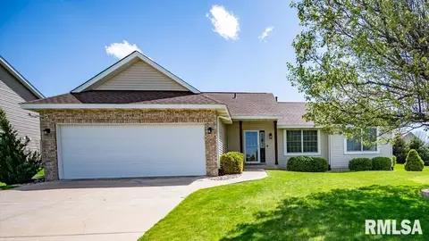 4481 Palm Dr, Bettendorf, IA 52722