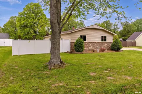 36 Douglas Dr, Herrin, IL 62948 photo 3