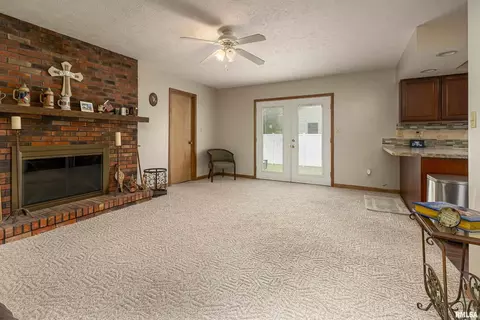 36 Douglas Dr, Herrin, IL 62948 photo 5