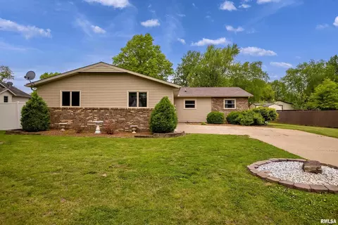 36 Douglas Dr, Herrin, IL 62948 photo 2