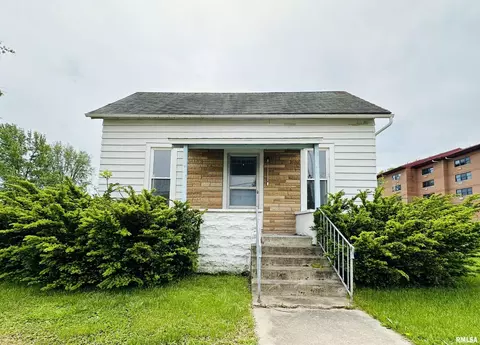 102 S Division St, Du Quoin, IL 62832