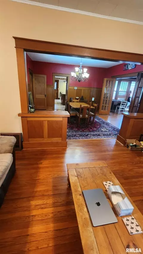 103 E High St, Anna, IL 62906 photo 4
