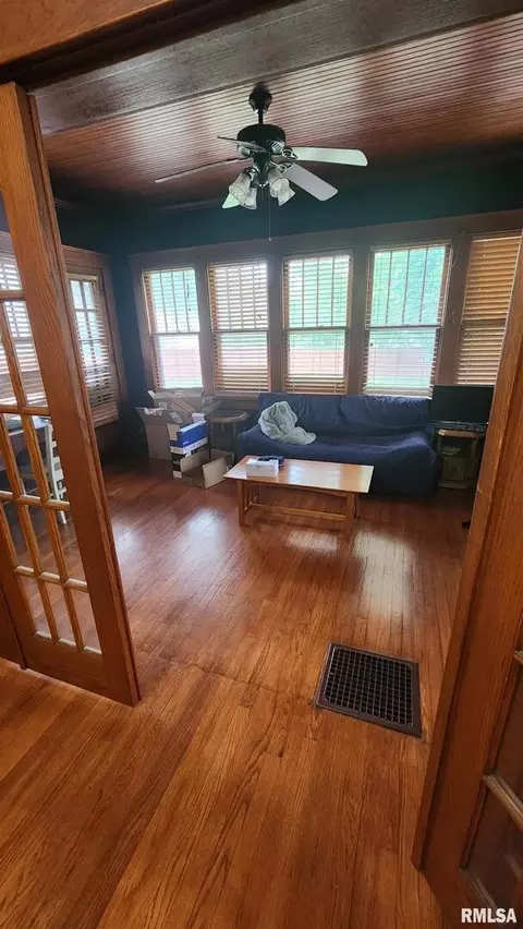103 E High St, Anna, IL 62906 photo 6