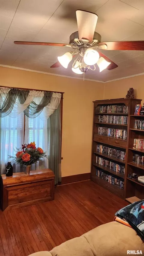 103 E High St, Anna, IL 62906 photo 5