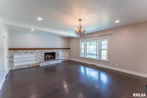 204 E Allen St, Marion, IL 62959 photo 9