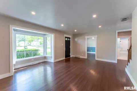 204 E Allen St, Marion, IL 62959 photo 4