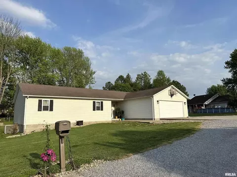 40 Orchard Rd, Harrisburg, IL 62946