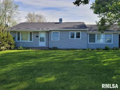 209 W Meadow Acres Dr, Mcleansboro, IL 62859