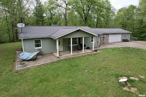 14648 N 100th St, Beecher City, IL 62414