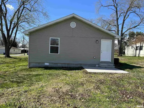 1202 Broadway St, Eldorado, IL 62930 photo 8