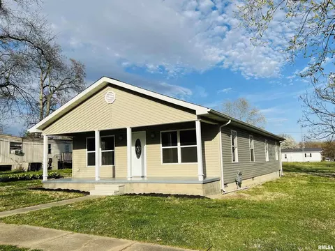 1202 Broadway St, Eldorado, IL 62930 photo 3