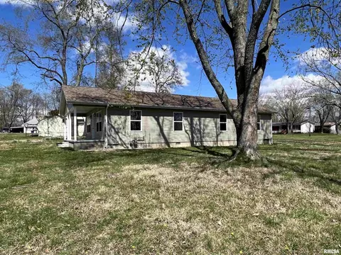 1202 Broadway St, Eldorado, IL 62930 photo 4
