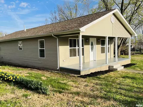 1202 Broadway St, Eldorado, IL 62930 photo 2