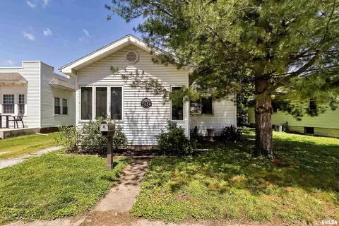 2120 Wall St, Murphysboro, IL 62966