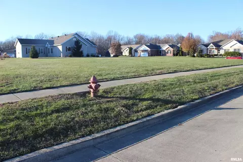 01 N Broughton St, Salem, IL 62881
