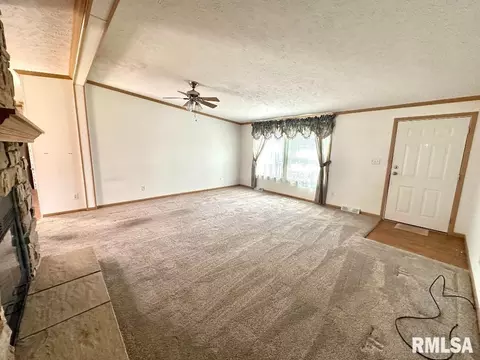 828 E 15th St, Centralia, IL 62801 photo 3