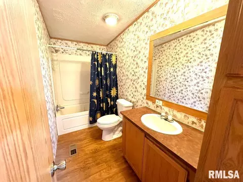 828 E 15th St, Centralia, IL 62801 photo 10