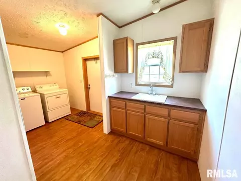 828 E 15th St, Centralia, IL 62801 photo 11