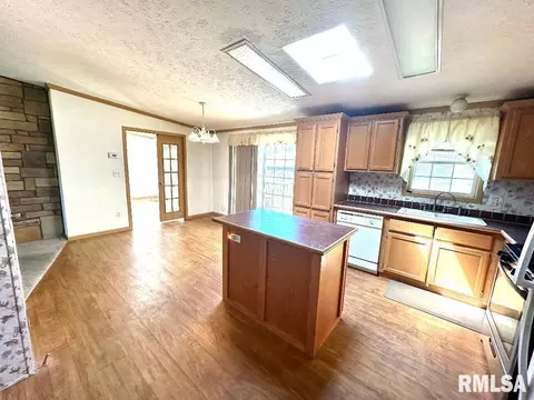828 E 15th St, Centralia, IL 62801 photo 4