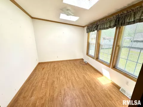 828 E 15th St, Centralia, IL 62801 photo 7