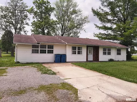 15 Eric Dr, Christopher, IL 62822