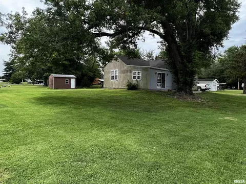 207 Stewart St, Waltonville, IL 62894