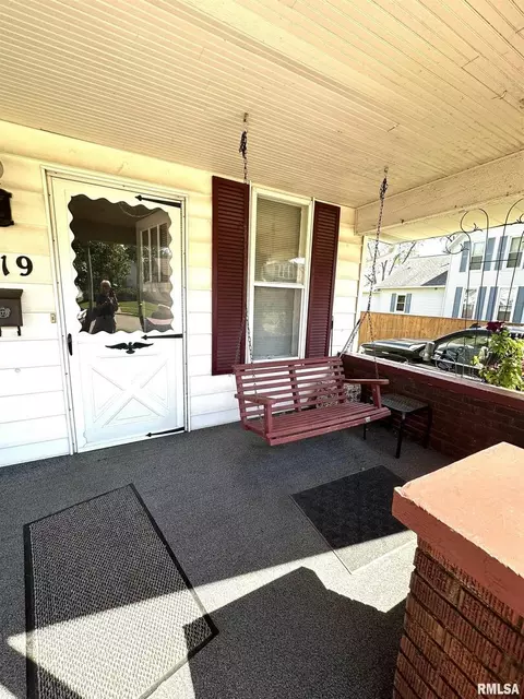 219 N Cherry St, Centralia, IL 62801 photo 2