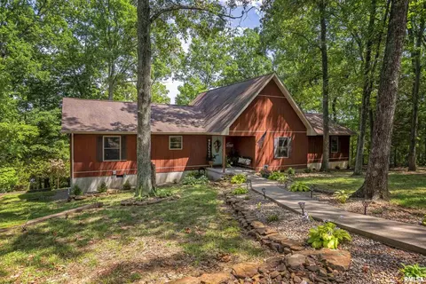 100 Raven Ln, Goreville, IL 62939
