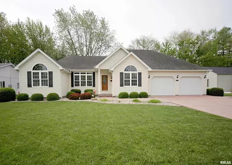 803 Morningside Dr, Marion, IL 62959