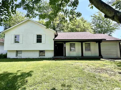 32 James Dr, Metropolis, IL 62960