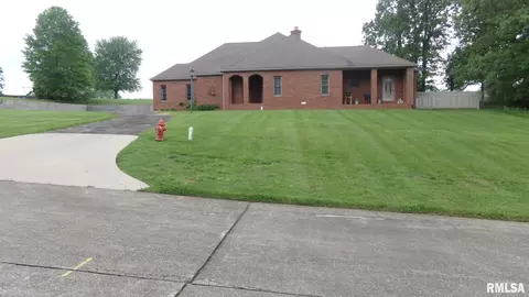 225 Fairway Dr, Harrisburg, IL 62946