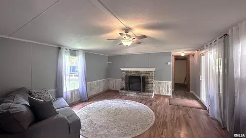 1032 Mohawk Trl, Centralia, IL 62801 photo 4