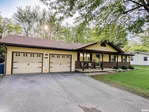 102 Thomas Dr, Cobden, IL 62920