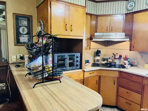 460 Old Broughton Rd, Eldorado, IL 62930 photo 4
