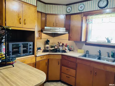 460 Old Broughton Rd, Eldorado, IL 62930 photo 5
