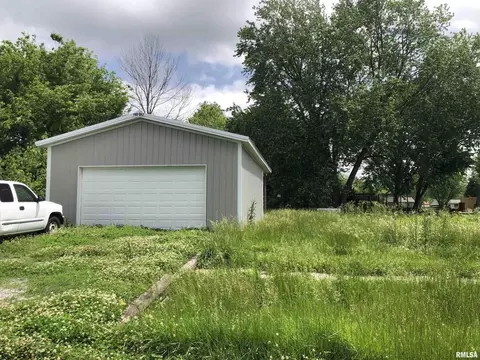 206 N Ervin St, Pittsburg, IL 62974
