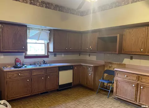 302 W Kell St, Centralia, IL 62801 photo 5