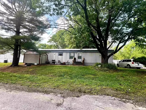 12 Golden Ash Ln, Carbondale, IL 62902