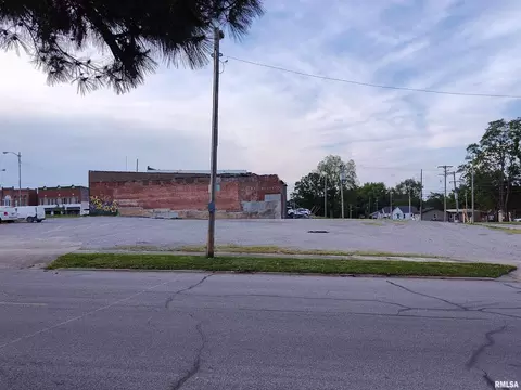 133 S Jackson St, Mcleansboro, IL 62859