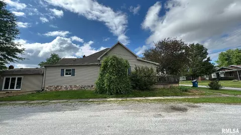 602 S Thomas St, Christopher, IL 62822 photo 2