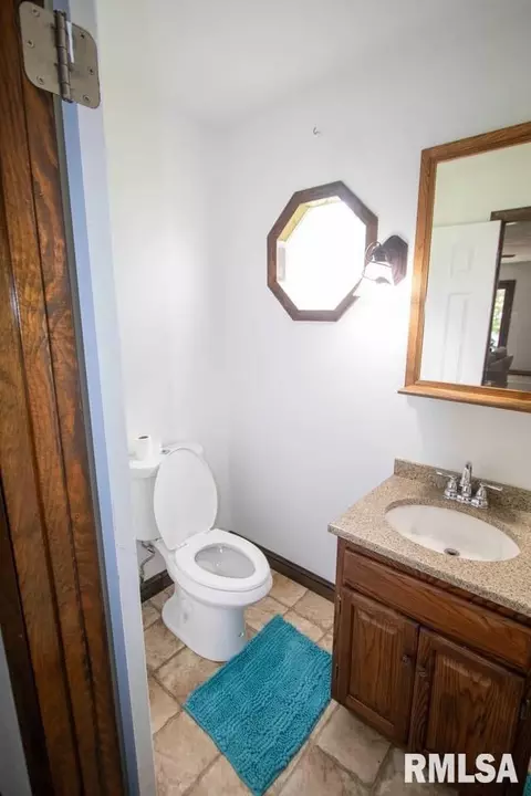 602 S Thomas St, Christopher, IL 62822 photo 45