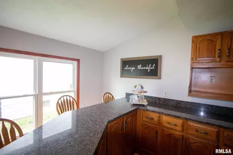 602 S Thomas St, Christopher, IL 62822 photo 37