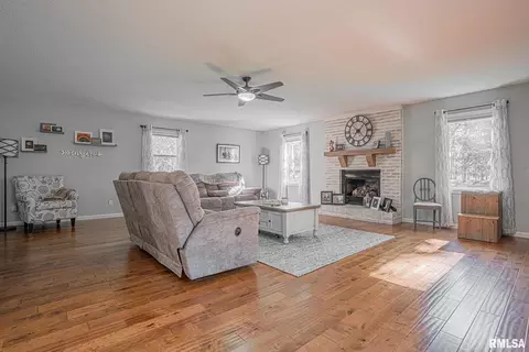 3717 Hotze Rd, Salem, IL 62881 photo 12