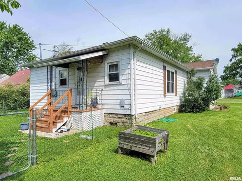 134 Fair Ave, Flora, IL 62839 photo 5